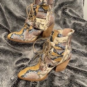 Steve Madden Snake-skin high-heeled boots